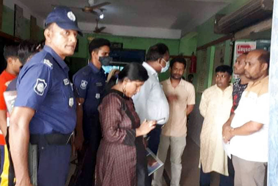 বোয়ালমারীতে ভ্রাম্যমাণ আদালতের অভিযানে অবৈধ ৭ ক্লিনিক বন্ধ