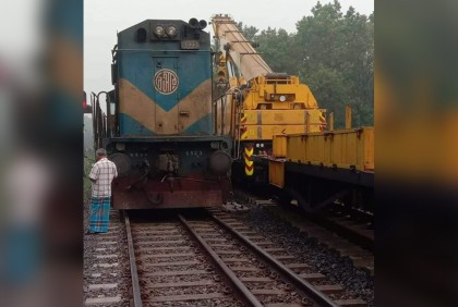কালিয়াকৈরে বগি লাইনচ্যুত, ঢাকার সঙ্গে উত্তরবঙ্গের ট্রেন চলাচল বন্ধ