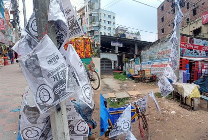 কুসিক মেয়র প্রার্থী সাক্কুর পোস্টার ছেঁড়ার অভিযোগ 