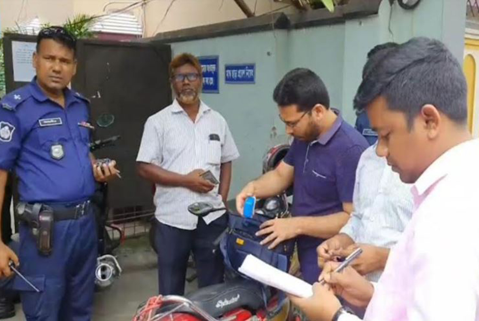 চুয়াডাঙ্গায় ৫ মোটরসাইকেল চালককে জরিমানা