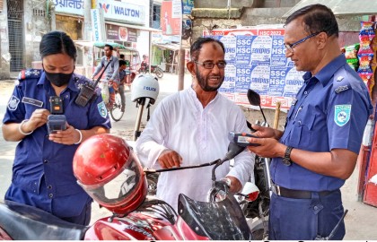 শতভাগ হেলমেট ব্যবহার নিশ্চিতে ২ ঘণ্টার অভিযানে ১৯৬ মামলা