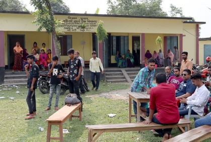 স্কুলের জমি দখলকে কেন্দ্র করে প্রধান শিক্ষককে মারধর, আটক ২