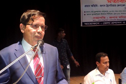 ঝিনাইদহে পৌরসভা ও ইউপি নির্বাচনে প্রার্থীদের সাথে নির্বাচন কমিশনের মতবিনিময় 