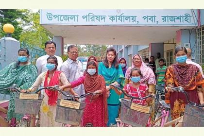 রাজশাহীতে ক্ষুদ্র নৃ-গোষ্ঠীর শিক্ষার্থীদের মাঝে শিক্ষাবৃত্তি ও সাইকেল বিতরণ