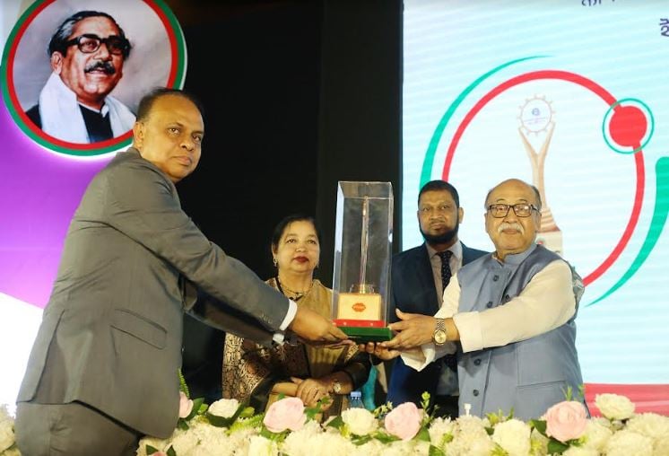 জাতীয় উৎপাদনশীলতা পুরস্কার পেল প্রাণ
