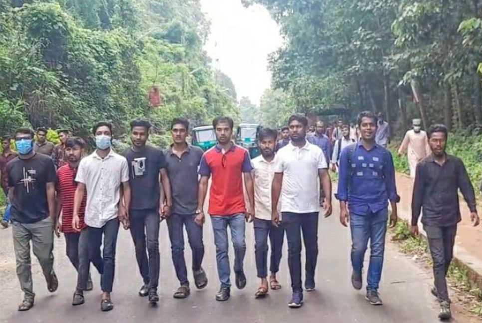 
হুটহাট শোডাউন চট্টগ্রাম বিশ্ববিদ্যালয় ছাত্রদলের