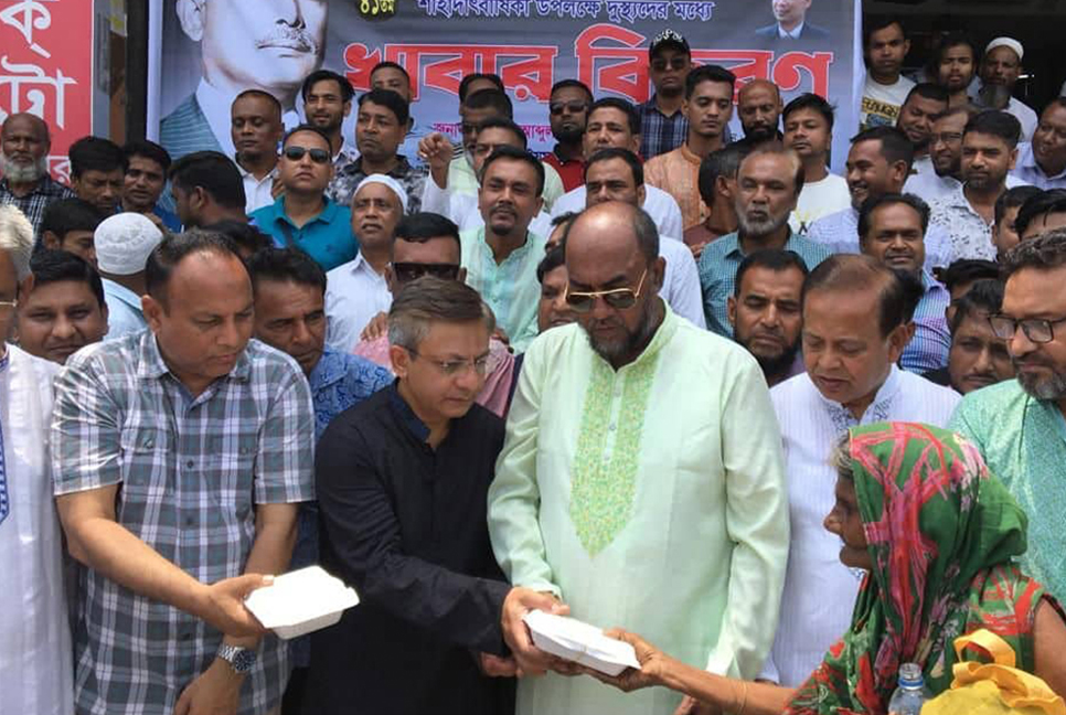 সিলেটে দরিদ্রদের মাঝে বিএনপির খাবার বিতরণ