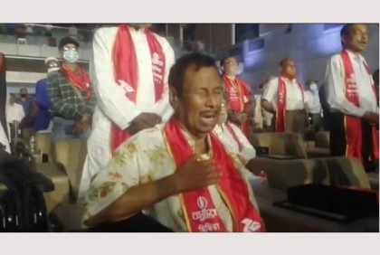 জাতীয় সংগীতের সময় অঝোরে কাঁদলেন প্রবীণ গুণী সাংবাদিকরা

