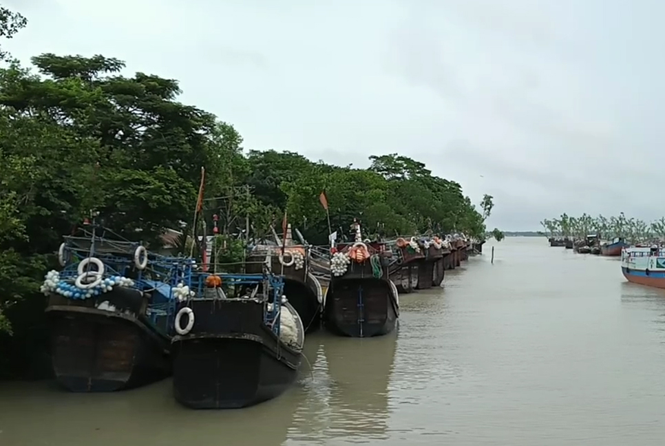 সুন্দরবনে তিন মাস মাছ আহরণ বন্ধ, পর্যটক প্রবেশ নিষিদ্ধ