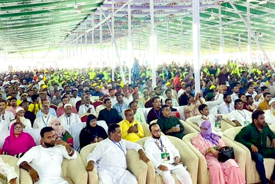 পাঠদান বন্ধ রেখে স্কুল মাঠে আওয়ামী লীগের সম্মেলন