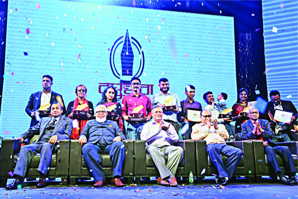 জমকালো আয়োজনে বসুন্ধরা মিডিয়া অ্যাওয়ার্ড
