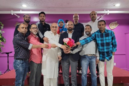 মিশিগান বাংলা প্রেসক্লাবের সভাপতি সৈয়দ হক ও সেক্রেটারি মোস্তফা কামাল