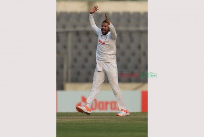 টেস্ট অধিনায়কত্ব গুঞ্জনের মধ্যে দেশে ফিরলেন সাকিব