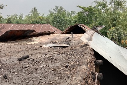 জয়পুরহাটে আগুনে পুড়লো ৪ বাড়ি