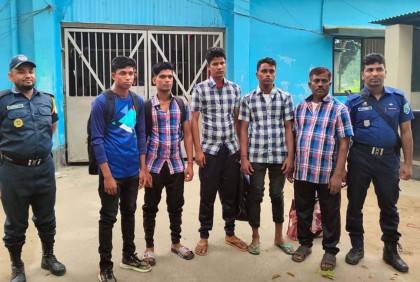 ক্লিয়ারেন্স না পাওয়ায় আবারও দেশের কারাগারে ৫ ভারতীয়