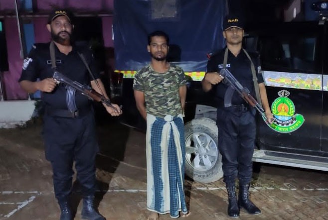 টেকনাফে হত্যা মামলার পলাতক আসামি গ্রেফতার