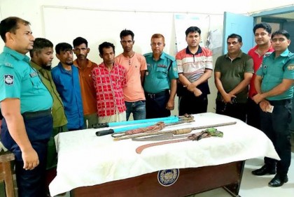 বরিশালে ডাকাতির প্রস্তুতিকালে দেশীয় অস্ত্রসহ ৫ জন আটক 