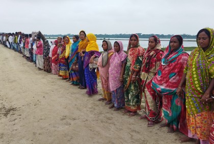ইচ্ছার বিরুদ্ধে ঘের করছেন প্রভাবশালীরা, জমির মালিকদের বিক্ষোভ