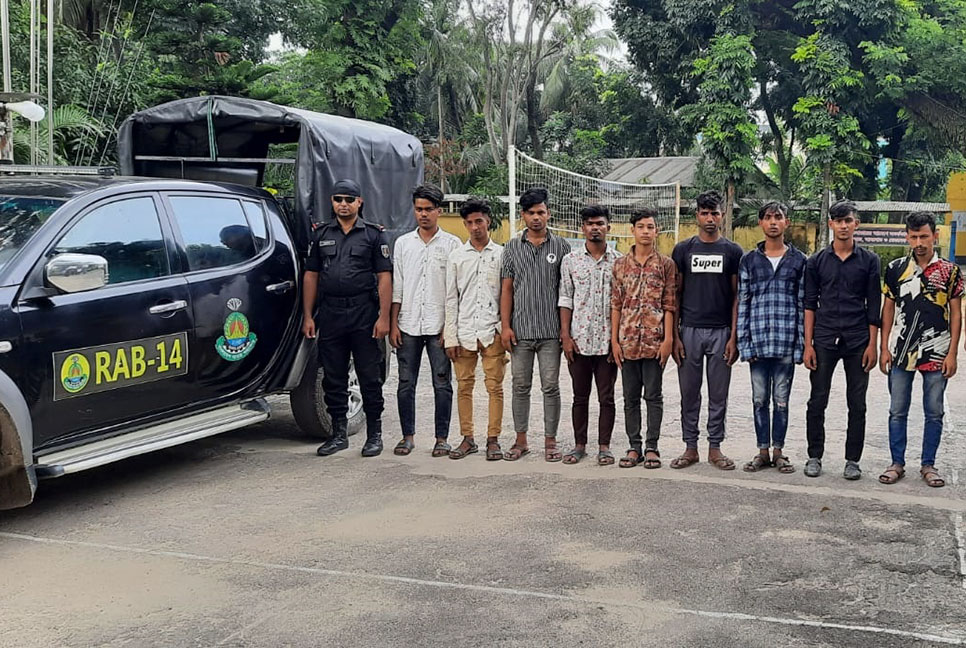 ভৈরবে গাঁজা ও হুইস্কিসহ গ্রেফতার ৯