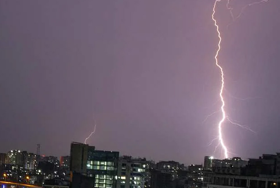 রাজধানীতে বজ্রপাতে কলেজছাত্রের মৃত্যু

