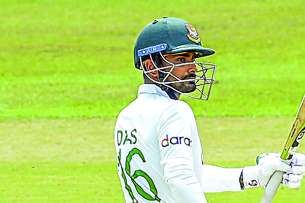 রেকর্ড গড়ে চূড়ায় লিটন