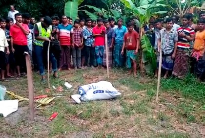 পরকীয়া প্রেমিকের সাথে অনৈতিক সম্পর্ক দেখে ফেলায় শিশু হত্যা
