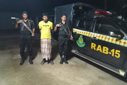 টেকনাফে একাধিক মামলার পলাতক আসামি গ্রেফতার