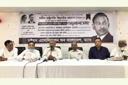 নতুন প্রজন্মকে মিথ্যা ইতিহাস শেখাচ্ছে সরকার: খন্দকার মোশাররফ