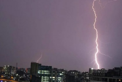 রাজধানীতে বজ্রপাতে কলেজছাত্রের মৃত্যু

