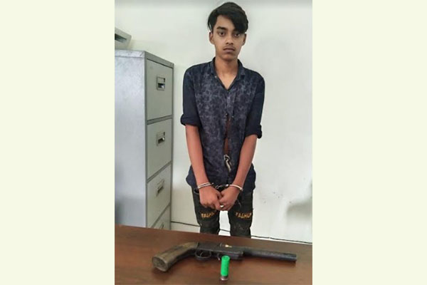নোয়াখালীতে আগ্নেয়াস্ত্রসহ যুবক গ্রেফতার