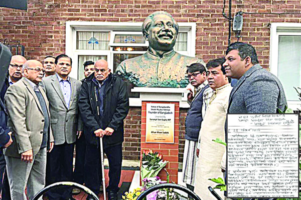 লন্ডনে জাতির পিতার ভাস্কর্য ও একজন আফছার খান সাদেক