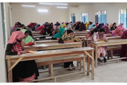 চুয়াডাঙ্গায় প্রাথমিকের নিয়োগ পরীক্ষা অনুষ্ঠিত