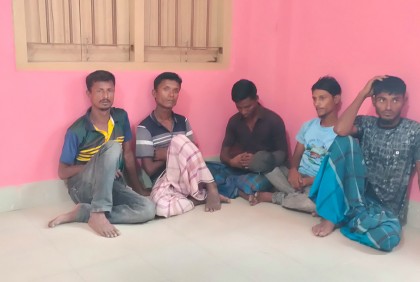 ভাসানচর থেকে পালানো ৪ রোহিঙ্গা দালালসহ আটক  

