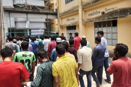 জয়পুরহাটে প্রাইমারির সহকারী শিক্ষক নিয়োগ পরীক্ষা অনুষ্ঠিত