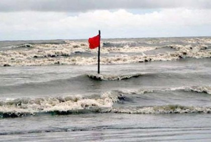 সমুদ্রবন্দরে ৩ নম্বর সতর্ক সংকেত