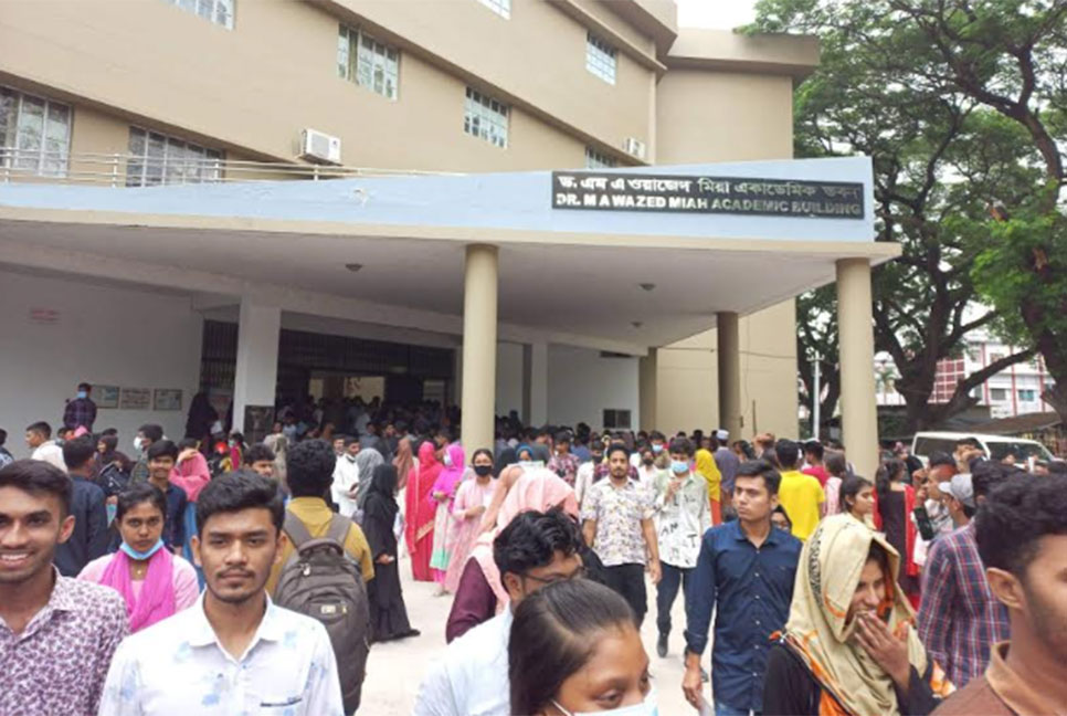 রাবিতে ঢাবির পরীক্ষা কেন্দ্র, সন্তোষ প্রকাশ পরীক্ষার্থীদের