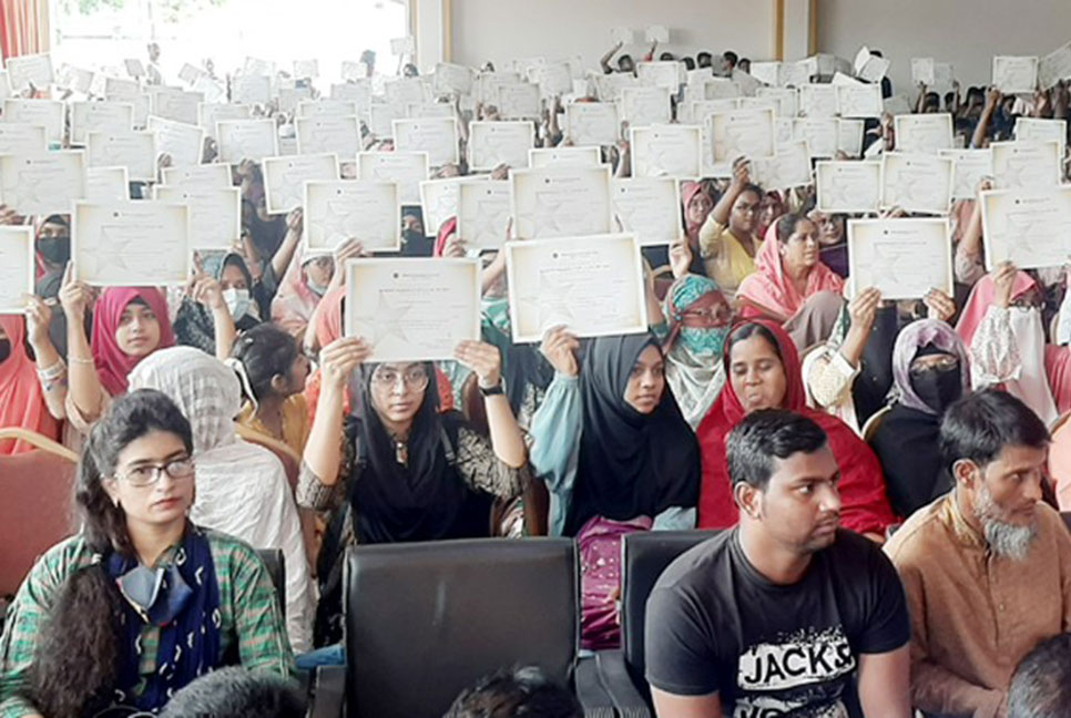 নওগাঁয় কৃতি শিক্ষার্থীদের সংবর্ধনা