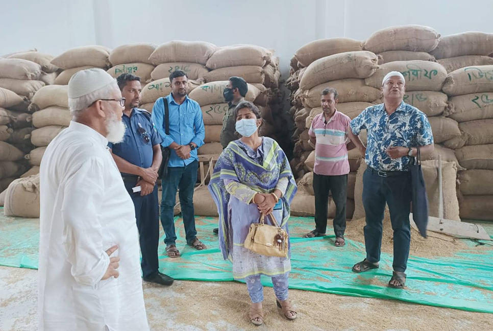 আদমদীঘিতে ধান মজুত করায় জরিমানা 