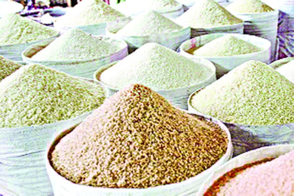 চালের বাজারে আগুন