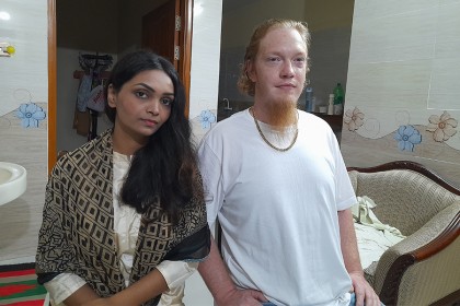 প্রেমের টানে আমেরিকান যুবক গাজীপুরে