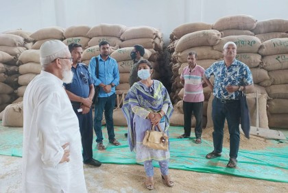 আদমদীঘিতে ধান মজুত করায় জরিমানা 