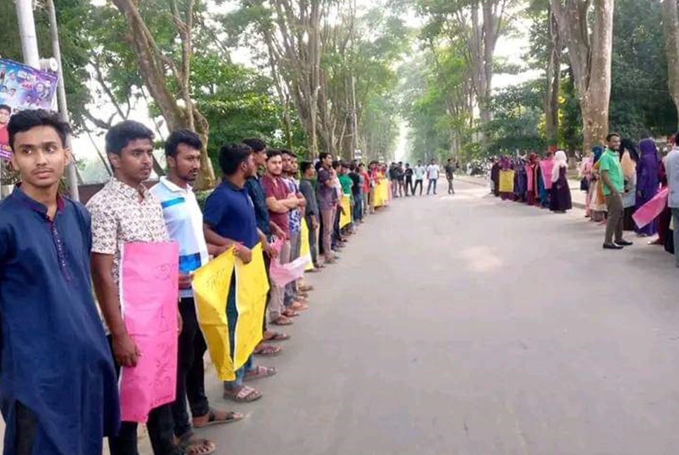 বিভাগের সভাপতিকে আবার ফিরে পেতে চান শিক্ষার্থীরা