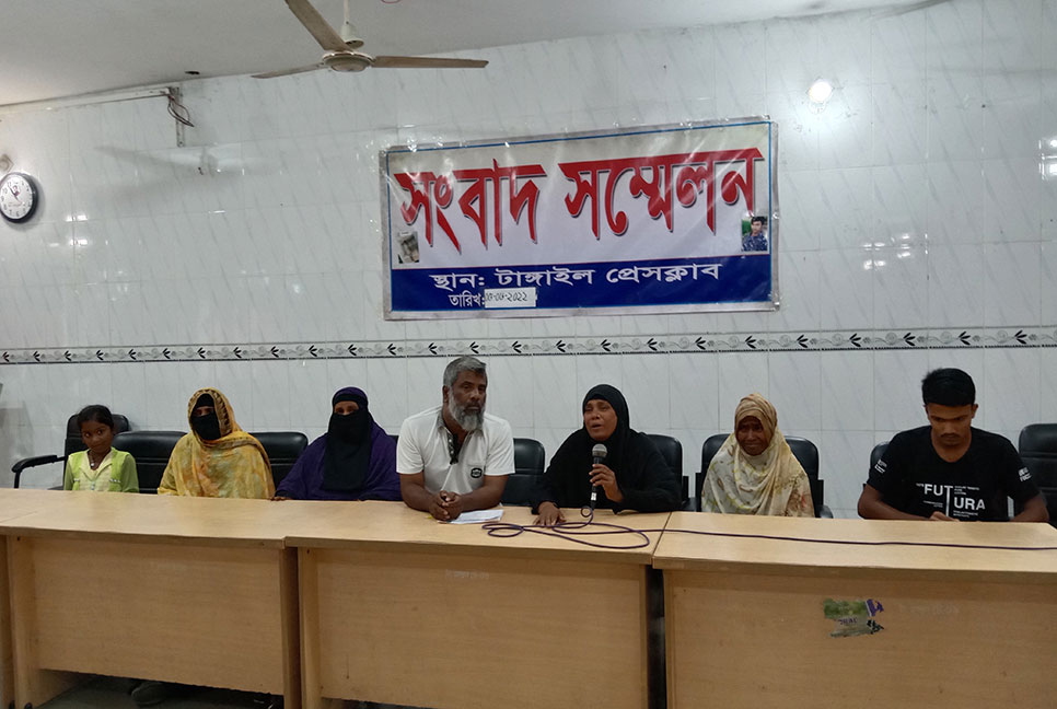 পরিবারের দাবি হত্যা, পুলিশ বলছে আত্মহত্যা