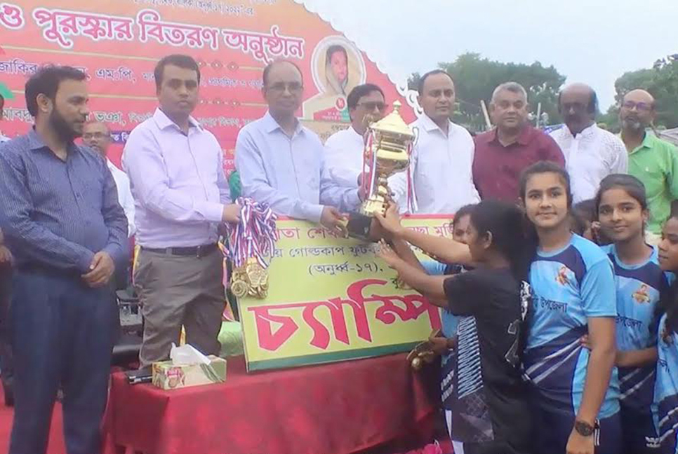 বঙ্গবন্ধু-বঙ্গমাতা ফুটবলে চ্যাম্পিয়ন কুড়িগ্রাম পৌরসভা ও ভূরুঙ্গামারী একাদশ