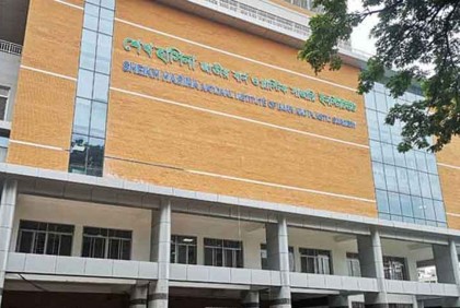 সীতাকুণ্ডে দগ্ধ ৩ জনকে ঢাকায় আনা হয়েছে 

