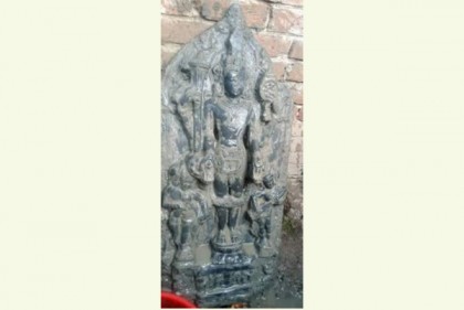 নগরকান্দায় পুকুর খনন করতে গিয়ে বিশালাকৃতির মূর্তি উদ্ধার