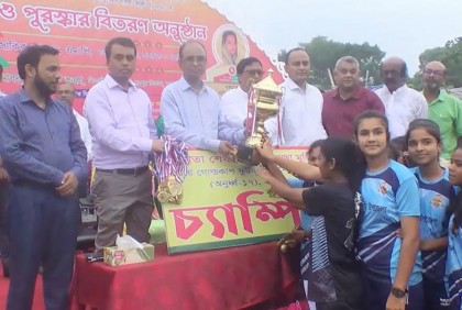 বঙ্গবন্ধু-বঙ্গমাতা ফুটবলে চ্যাম্পিয়ন কুড়িগ্রাম পৌরসভা ও ভূরুঙ্গামারী একাদশ