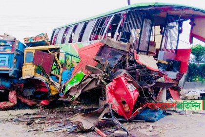 সাভারে সড়ক দুর্ঘটনা; চালক-মালিককে খুঁজে পাচ্ছে না পুলিশ