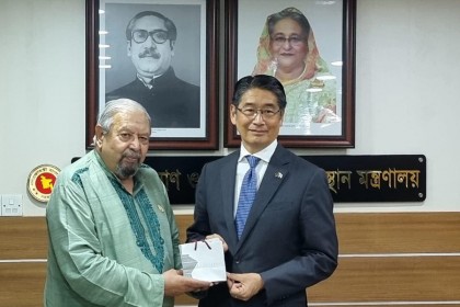 প্রবাসী কল্যাণ মন্ত্রীর সাথে জাপানের রাষ্ট্রদূতের সৌজন্য সাক্ষাৎ