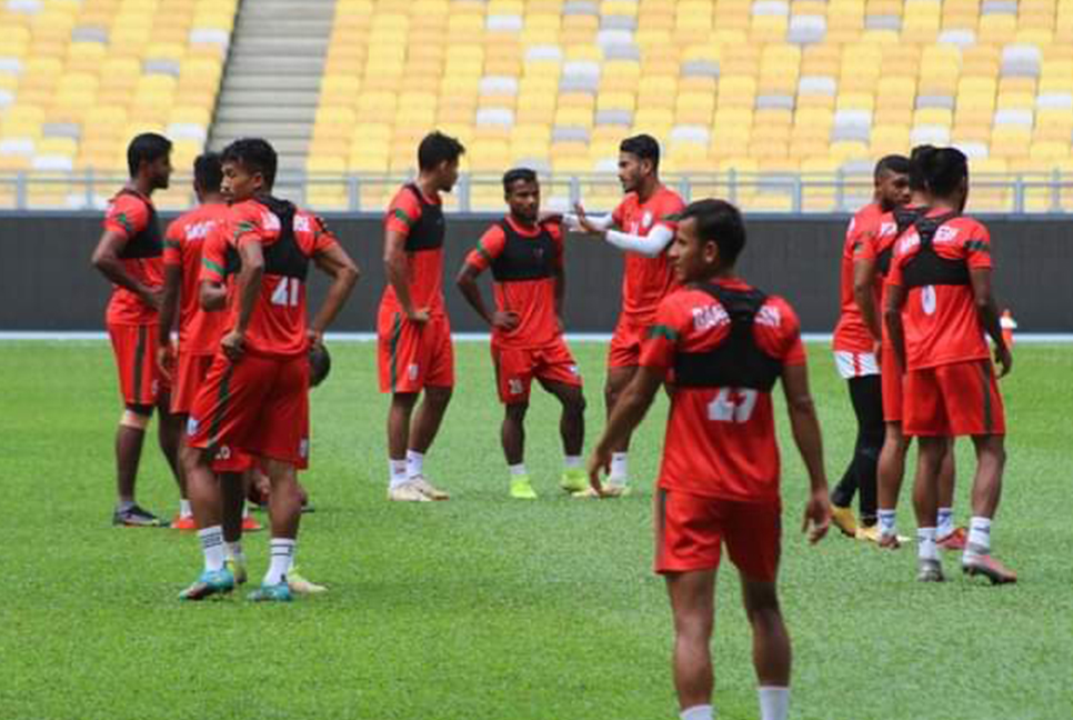 মালয়েশিয়ায় অনুশীলনে বাংলাদেশ ফুটবল দল